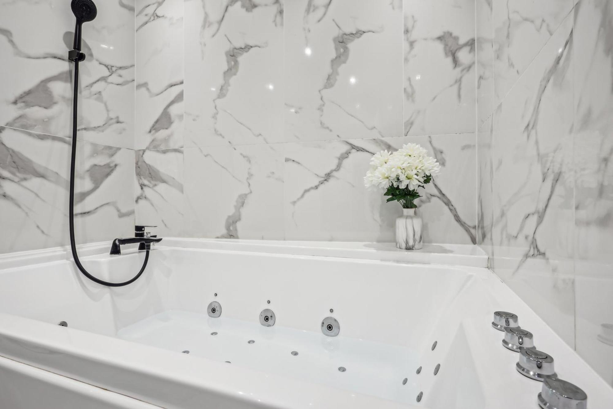 Studio Avec Jacuzzi & Vue Sur Le Parc Soubiran Dammarie-lè-Lys Exterior foto